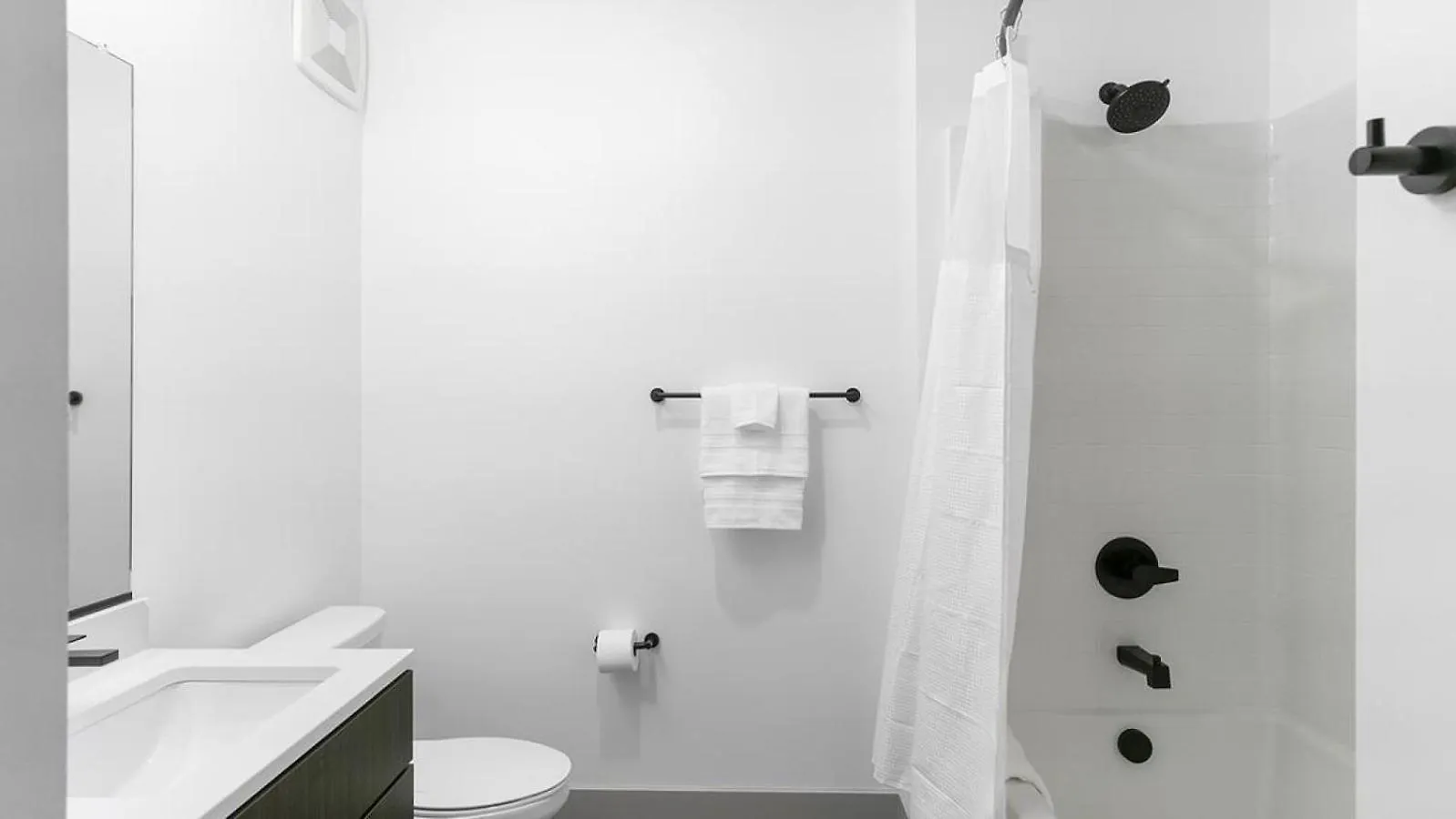 Landing Modern Apartment With Amazing Amenities Richmond