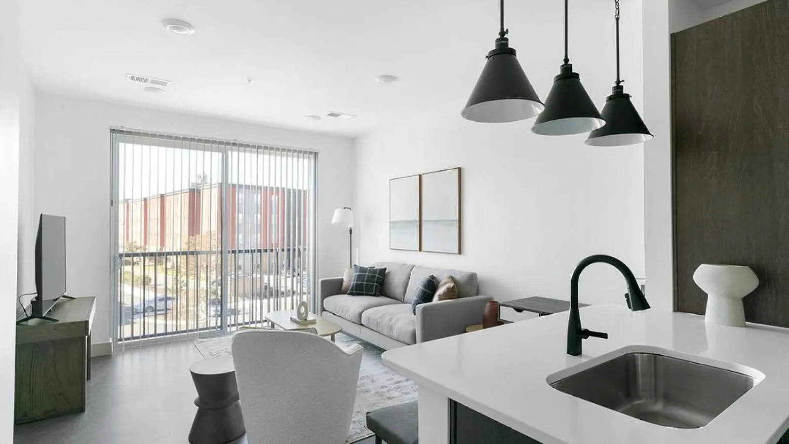 Landing Modern Apartment With Amazing Amenities Richmond USA